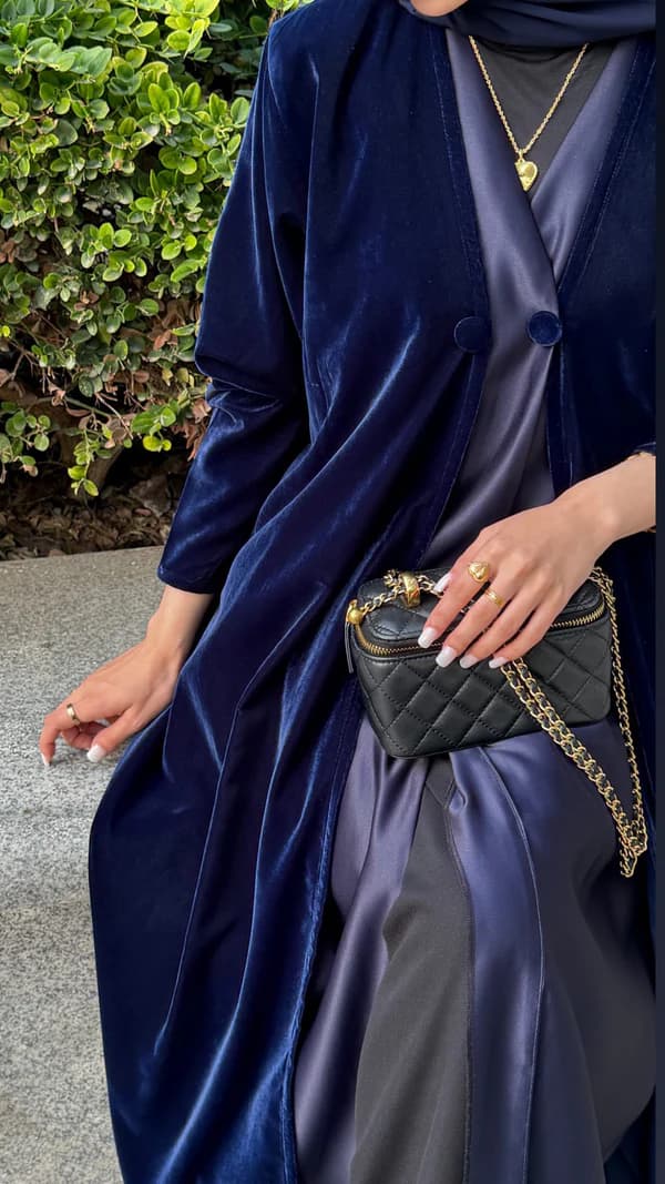 Medium- black